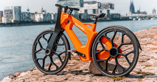 Выпущен велосипед из переработанного пластика — тяжёлый, дорогой, но… нереально красивый