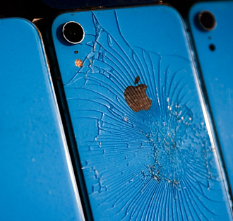 Apple тайно выпускает iPhone с джейлбрейком