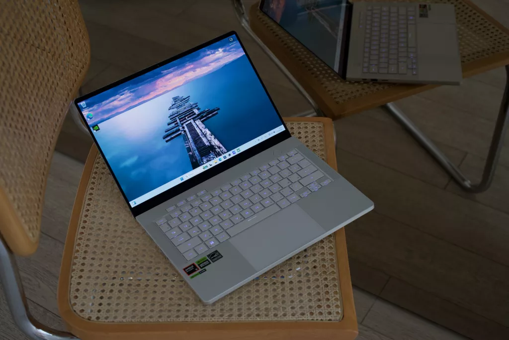 ASUS ROG Zephyrus G14 GA403U ASUS ROG Zephyrus G14 GA403U