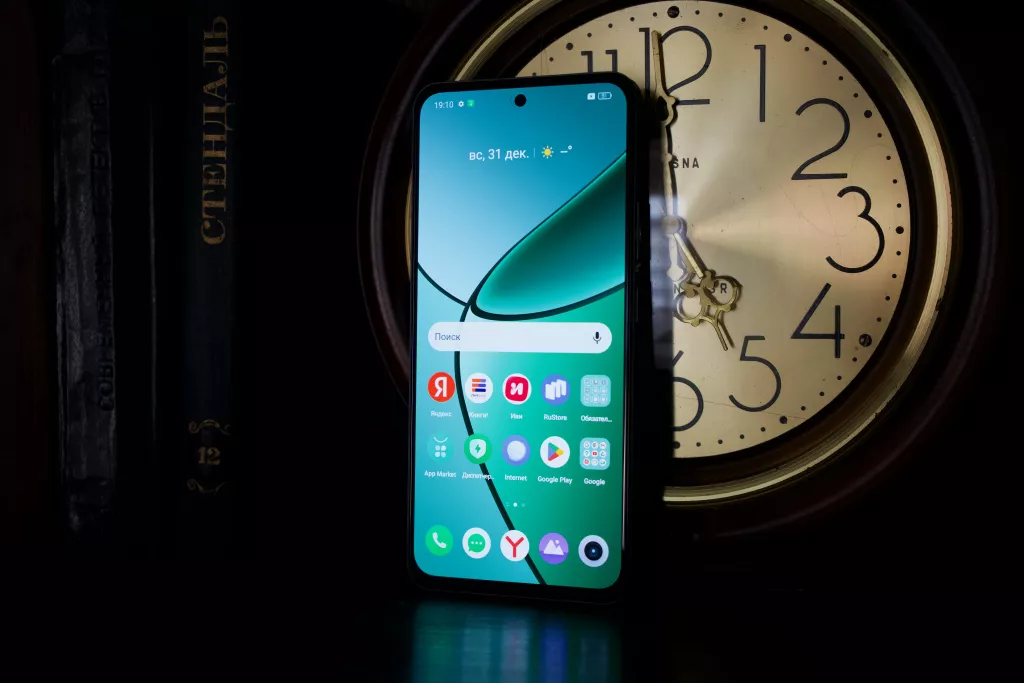 realme 12+ 5G realme 12+ 5G