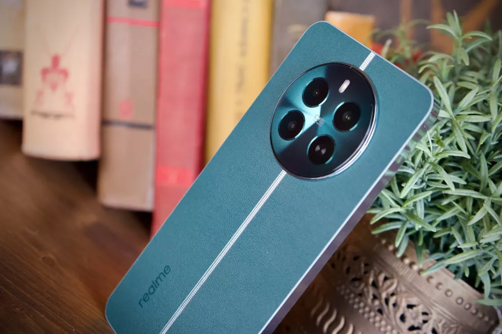 realme 12+ 5G realme 12+ 5G