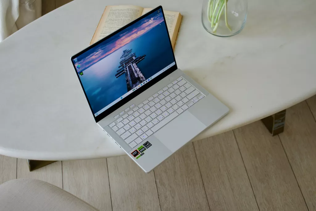 ASUS ROG Zephyrus G14 GA403U ASUS ROG Zephyrus G14 GA403U