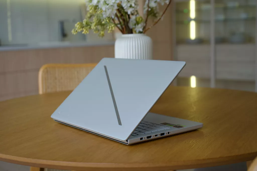 ASUS ROG Zephyrus G14 GA403U ASUS ROG Zephyrus G14 GA403U