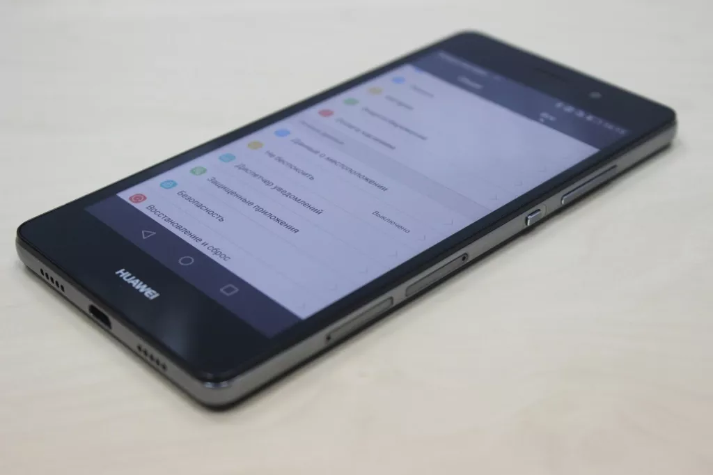 Первый взгляд на Huawei P8 Lite Первый взгляд на Huawei P8 Lite