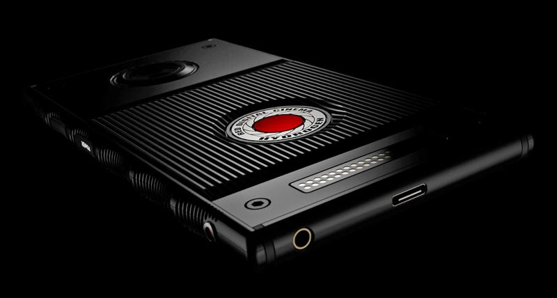 Титановый смартфон с голографическим дисплеем RED Hydrogen One будет представлен этим летом