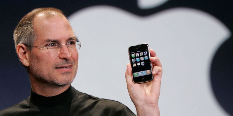 Стив Джобс ударил iPhone об пол, чтобы произвести впечатление на журналистов
