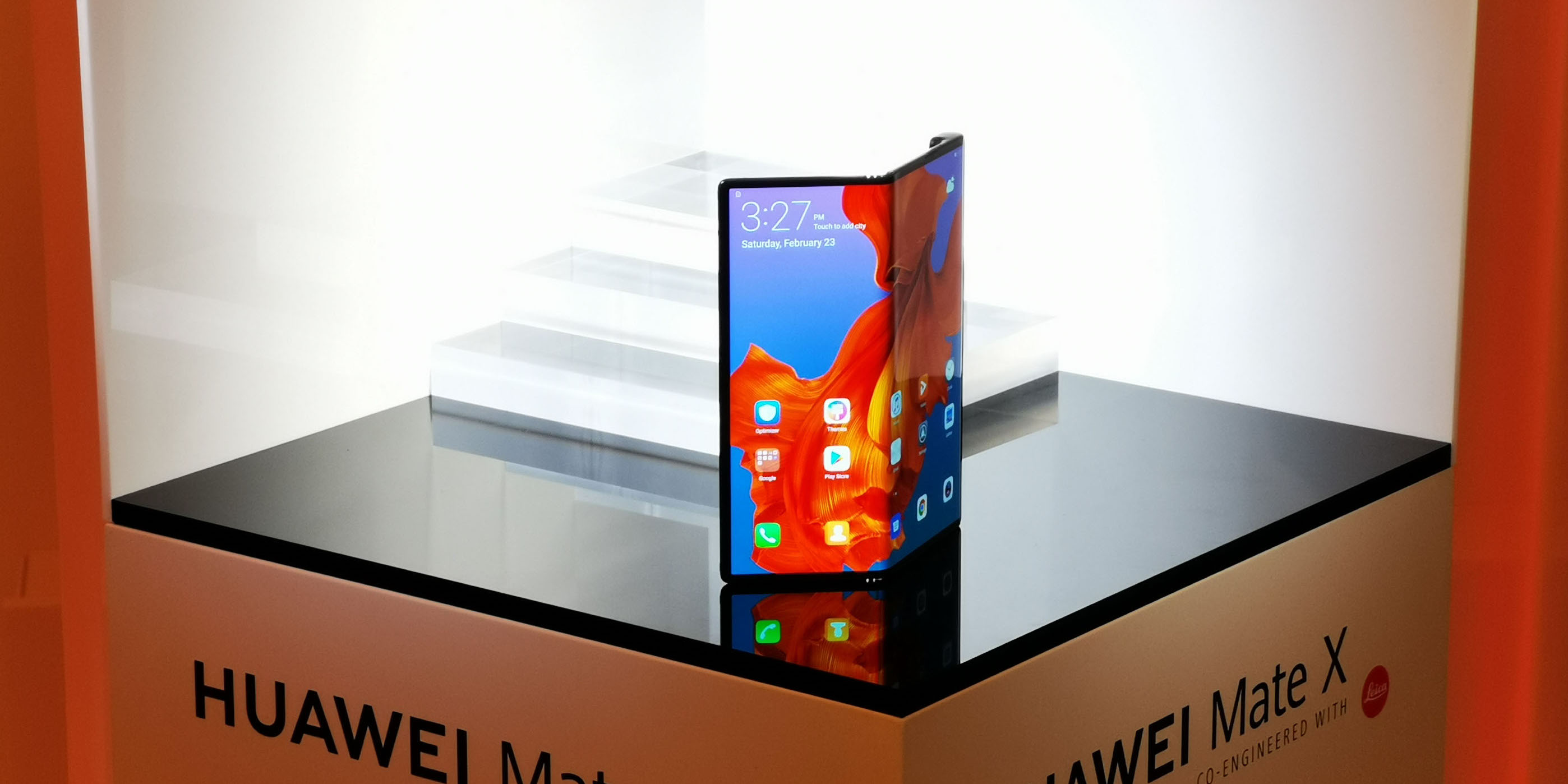 Смартфон со складным экраном Huawei Mate X показали со всех сторон после редизайна