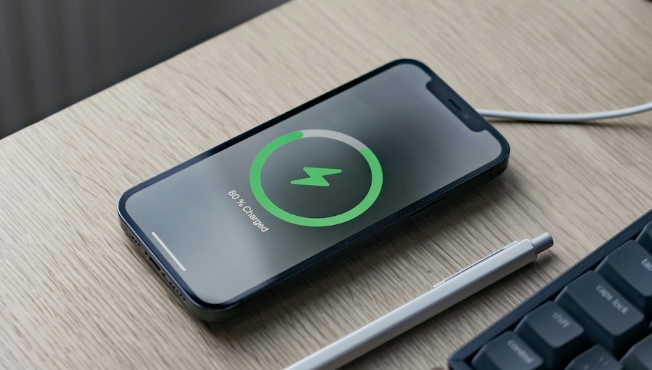 Apple придумала, как заставить вас купить быстрое зарядное устройство для iPhone