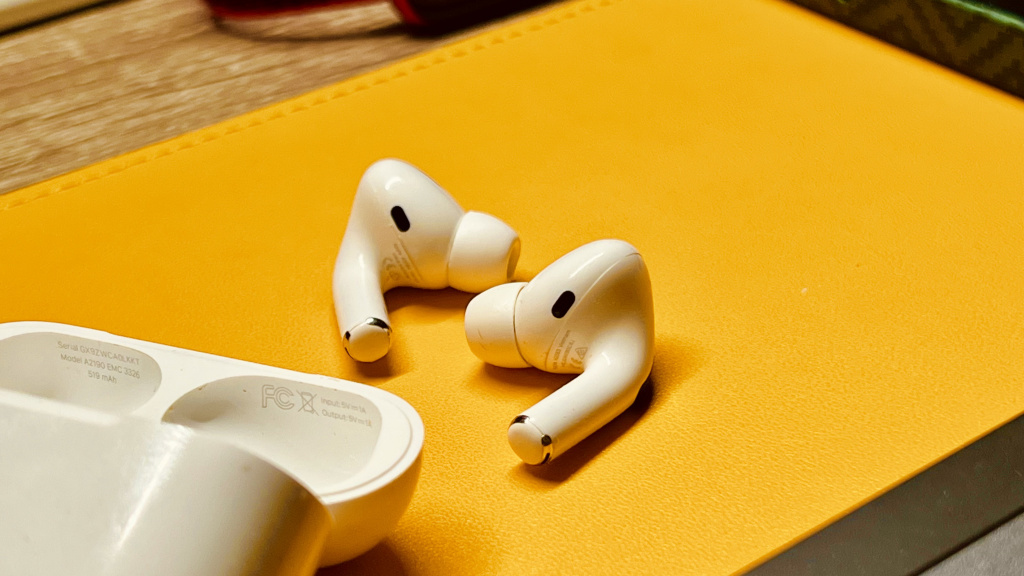 Следующие AirPods получат микрокамеры, но фотографировать не смогут