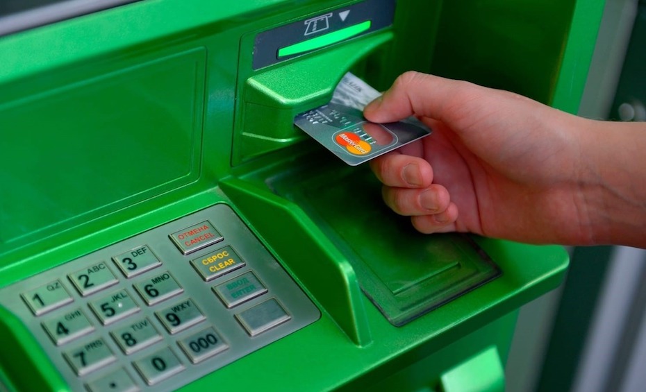 «Сбербанк» урезал возможности банкоматов. Теперь клиентам не обойтись без приложения