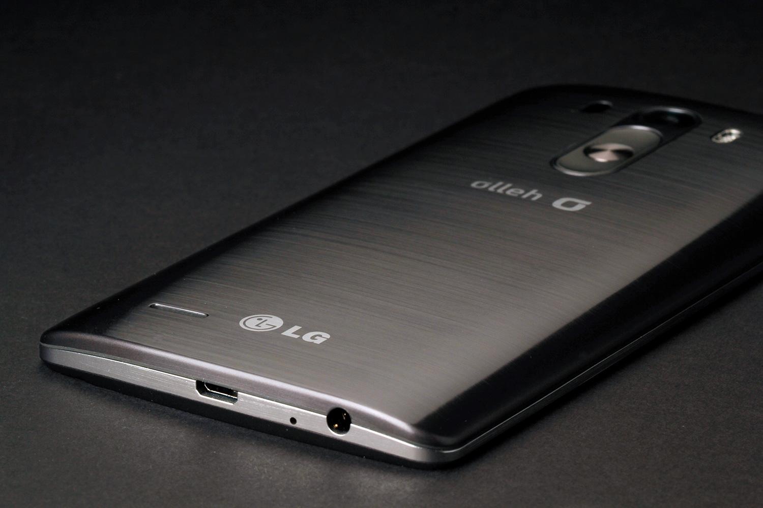 Смартфоны рядом. LG q52. LG смартфон 2015. Смартфон LG Wing. LG g4 фото.