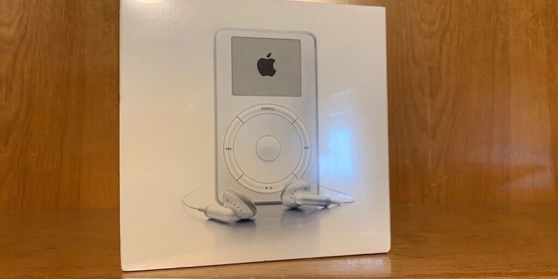 Оригинальный iPod в запечатанной упаковке продают на eBay