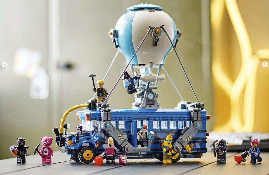 Lego выпустит свой Fortnite с боевым автобусом и ламой