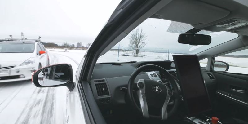 Видео: беспилотный автомобиль «Яндекса» на улицах Москвы