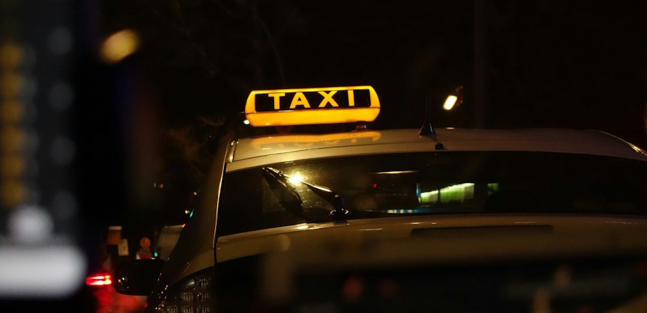 Яндекс Go рассказал, почему таксист может получить лишь половину тех денег, что платят пассажиры