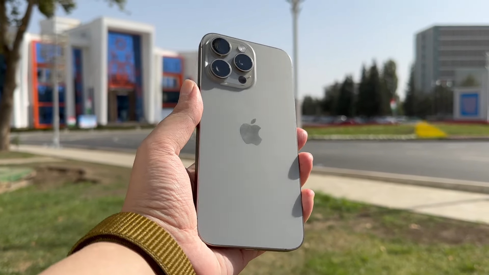 Владельцы двухсимочных iPhone 15 Pro наконец-то получат волшебный ластик