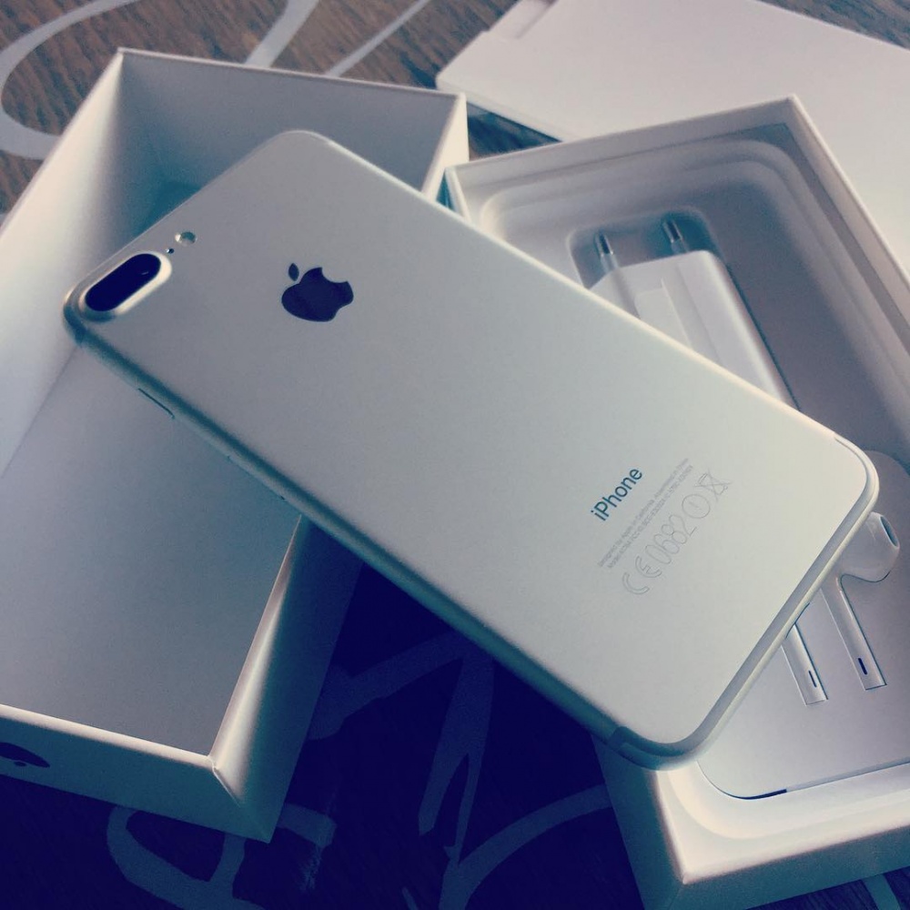 Iphone 7 plus. Iphone 7 Plus белый. Iphone 7 Plus новый. Айфон 7 плюс фото. Айфон 7 плюс серый.