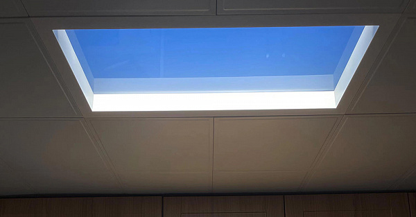 Xiaomi выпустила очень необычный светильник. Он имитирует окно и яркое небо 