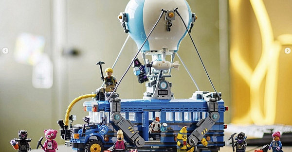 Lego выпустит свой Fortnite с боевым автобусом и ламой