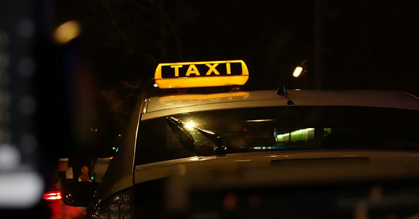 «Яндекс Go» рассказал, почему таксист может получить лишь половину тех денег, что платят пассажиры