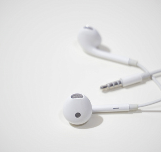 Самое ужасное, чем я пользовался: наушники Apple EarPods и AirPods (1-2)